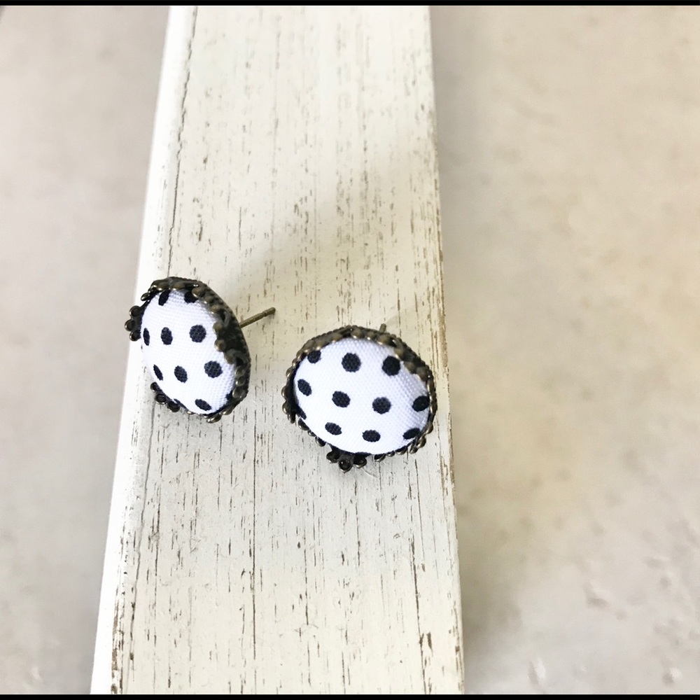 Polka dot earrings 3/15
